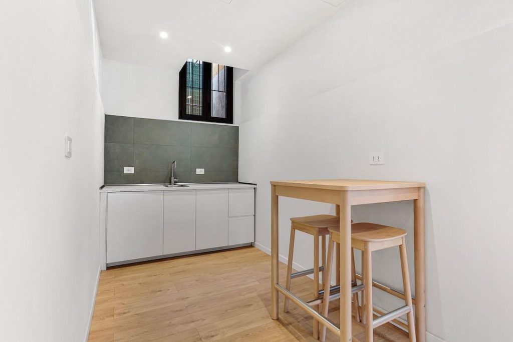 0FA7CC3F-4BA2-42B8-8ECC-24788CB0D994_1_105_c