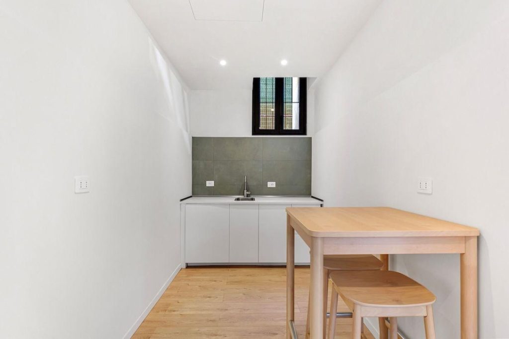 A0769D9C-105E-4589-8161-23BF0D3AEB98_1_105_c