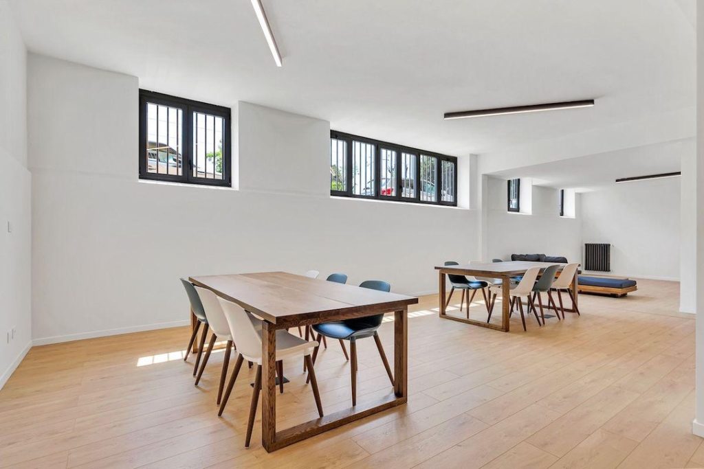 EFDAE8AB-31EC-49C4-9BBF-11FD9F1F969F_1_105_c